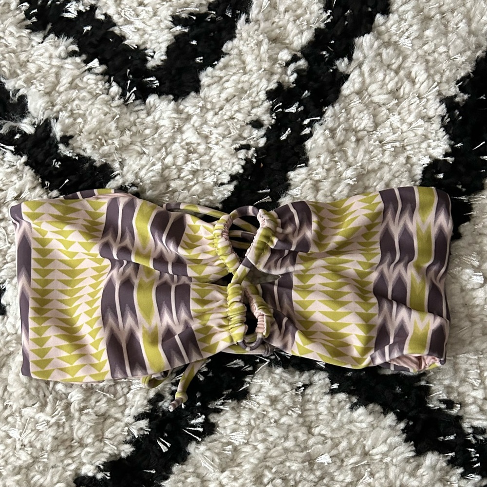 Acacia strapless top in arrow